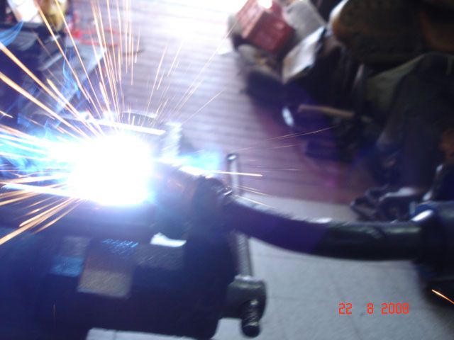 Soldando suporte para apoio de cabeça